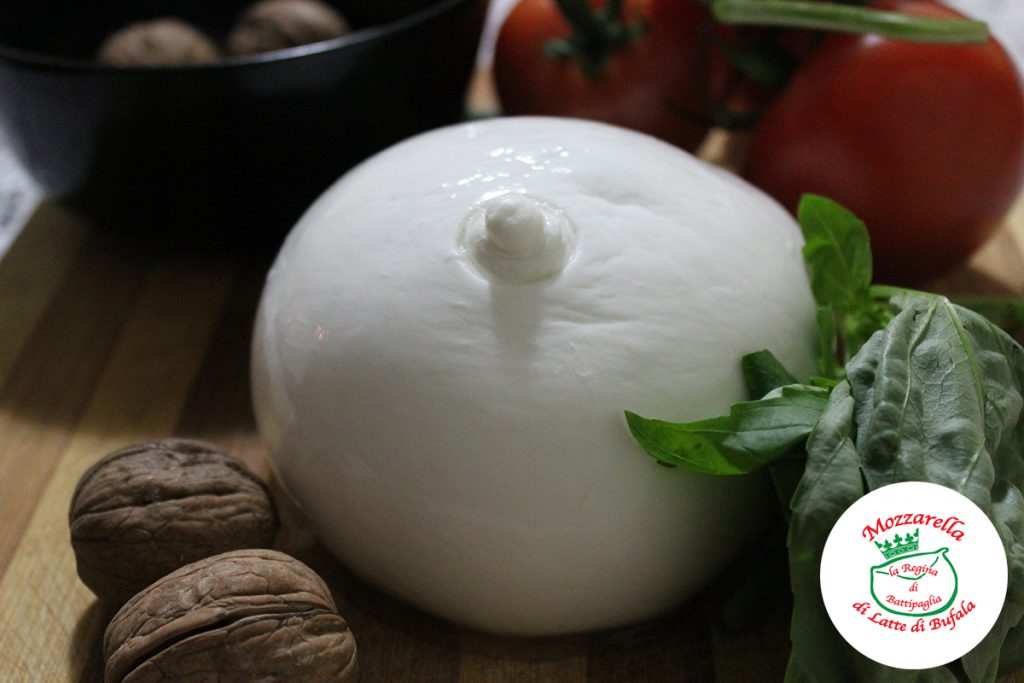 La mozzarella di bufala fa parte della storia e delle tradizioni della regione Campania da centinaia di anni. Battipaglia è fra i centri di produzione più importanti